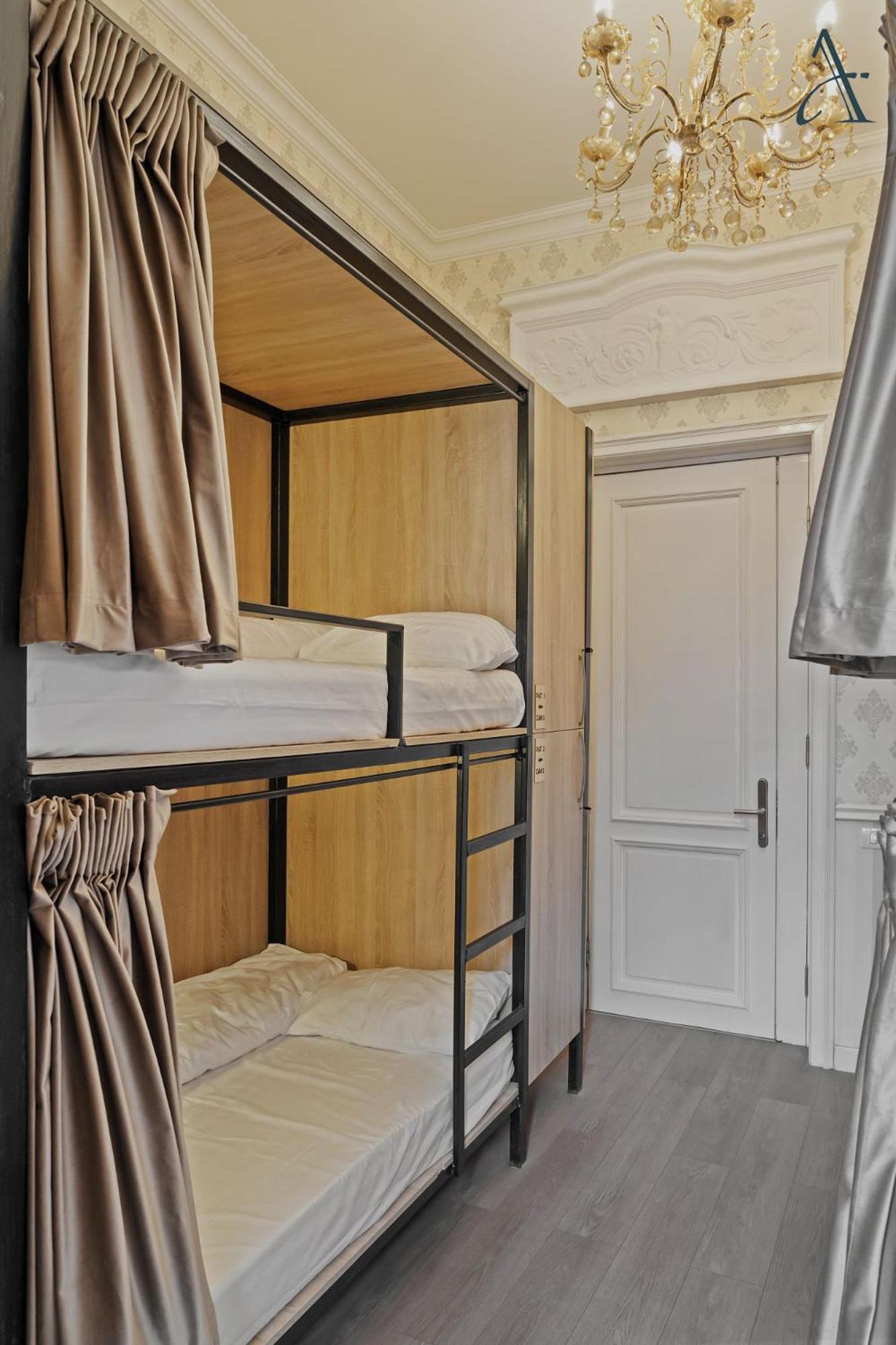 Ramana Garden Hostel - Self-Service Accommodation บูคาเรสต์ ภายนอก รูปภาพ