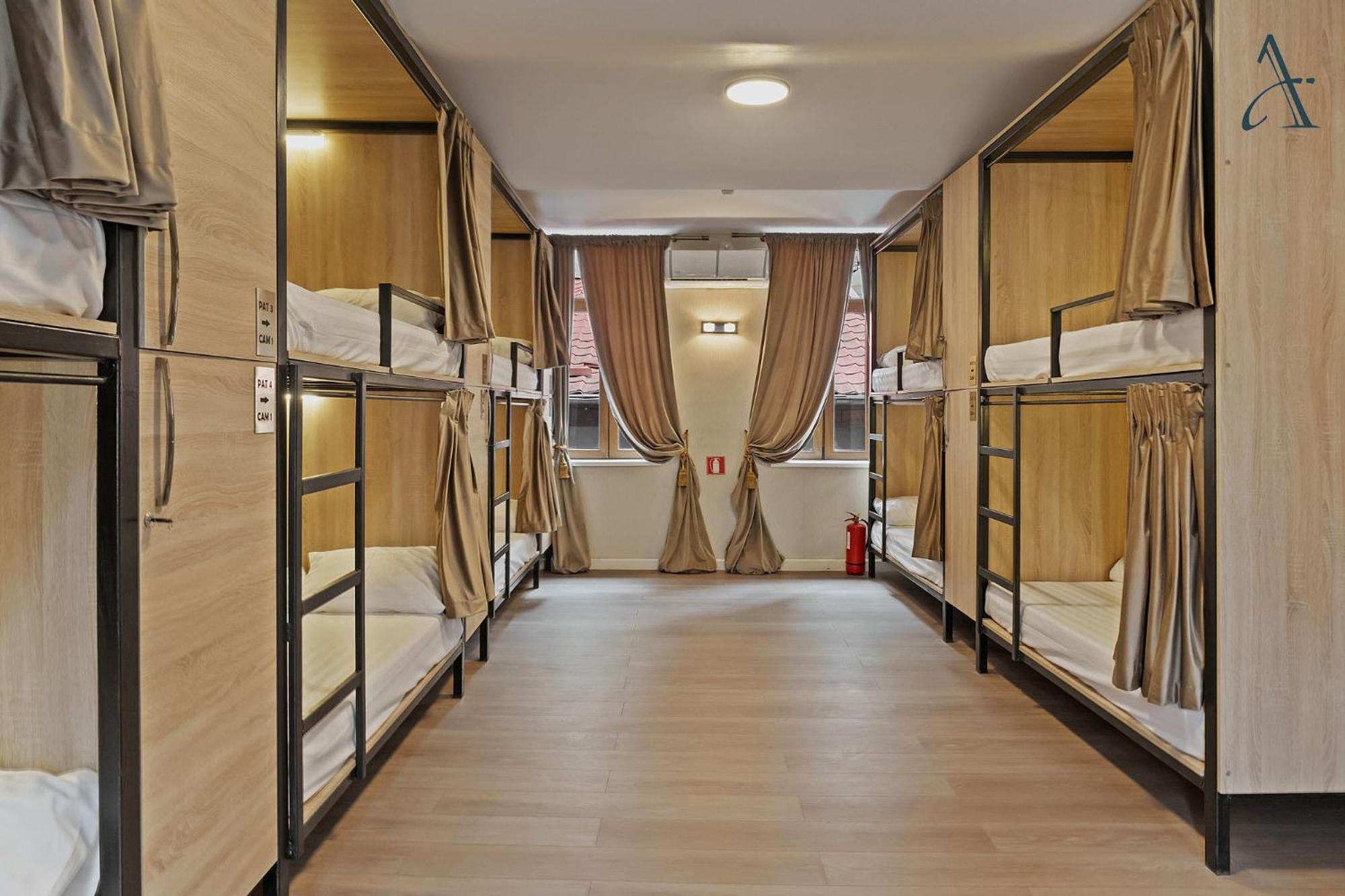 Ramana Garden Hostel - Self-Service Accommodation บูคาเรสต์ ภายนอก รูปภาพ